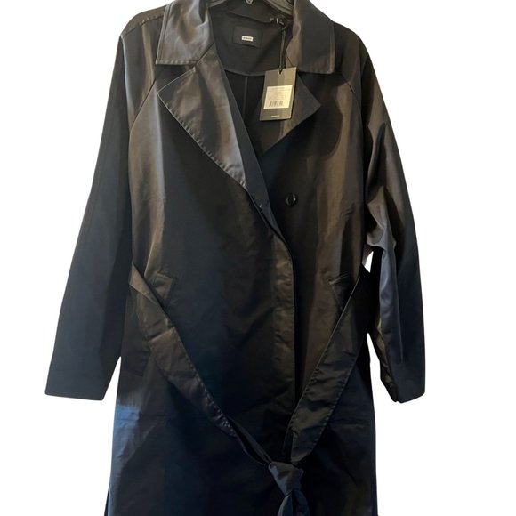 AWAY Travel | The Transient Trench - Picture 2 of 9